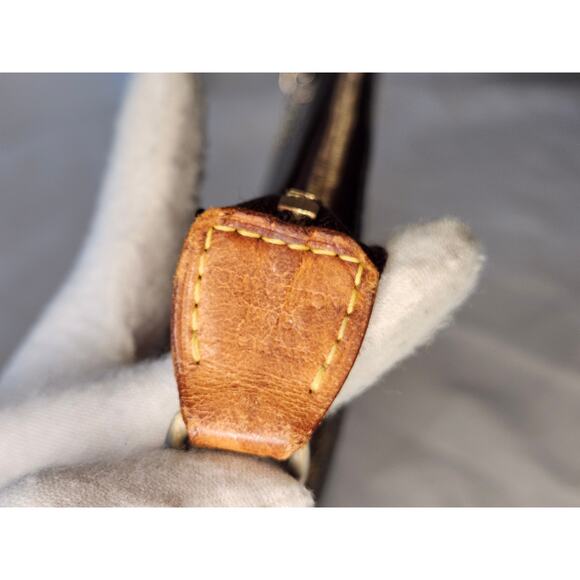 Louis Vuitton Pochette Accessoires Monogram Canvas Shoulder Bag with LV Chain - Picture 12 of 15